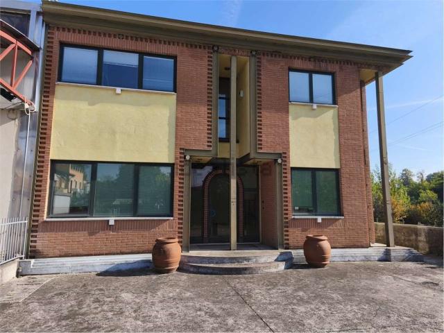 Locale in vendita di 320 m² in Via Basso Acquar, 127