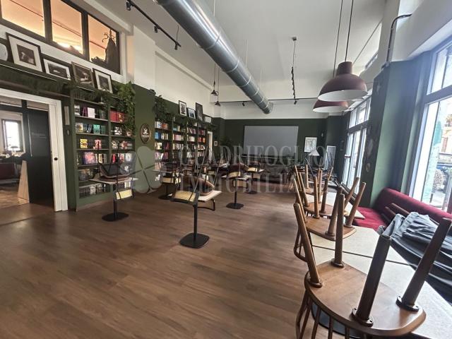 Locale in vendita di 320 m² in Via Ettore Giovenale, 43