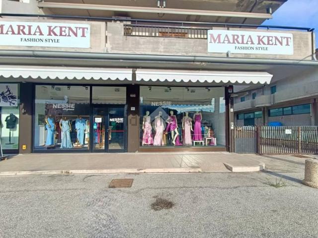 Locale in vendita di 320 m² in Via Nazionale Adriatica, 141