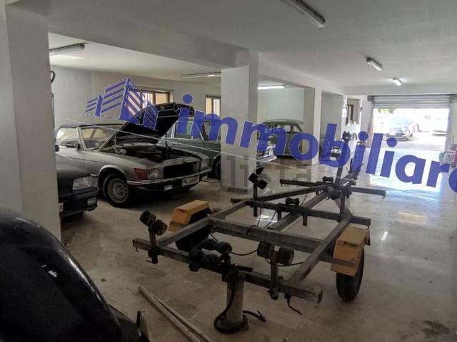Locale in vendita di 320 m² in Via SANT&apos IPPOLITO, 12