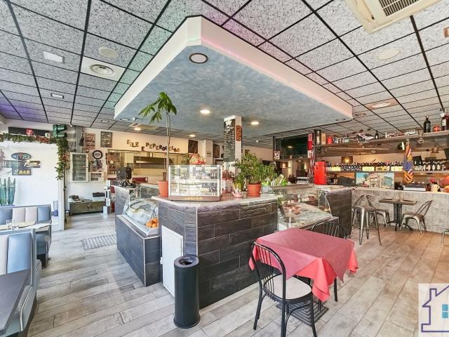 Locale in vendita di 320 m² in Via Portuense, 317