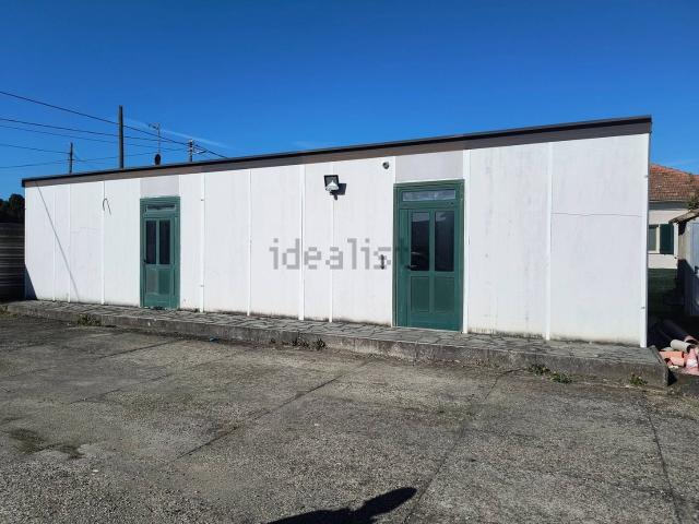 Locale in vendita di 320 m² in Via Quartieruzzi