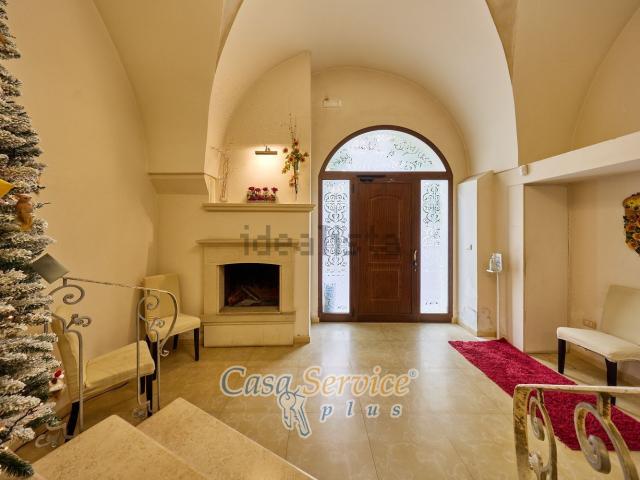 Locale in vendita di 320 m² in Via Vitt. Veneto