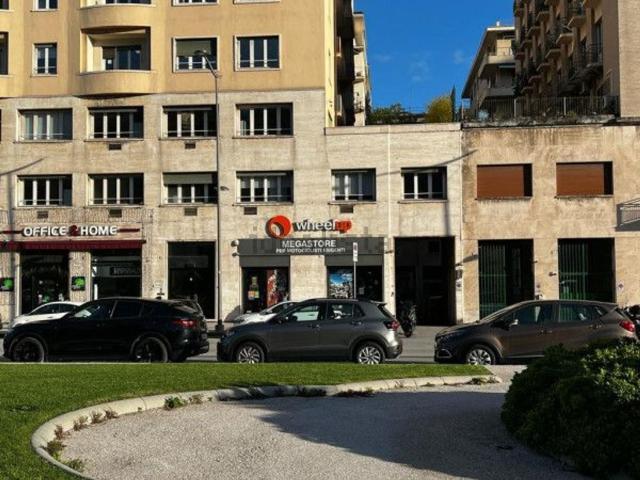 Locale in vendita di 320 m² in Viale Brigate Partigiane
