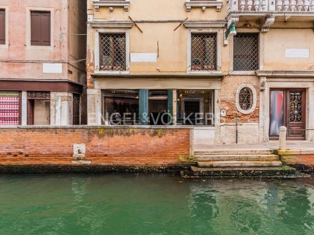 Locale in vendita di 320 m² in Fondamenta Priuli