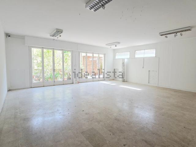 Locale in vendita di 321 m² in Viale Antonio Gramsci
