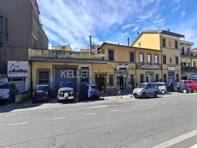Locale in vendita di 322 m² in Via Flaminia, 75