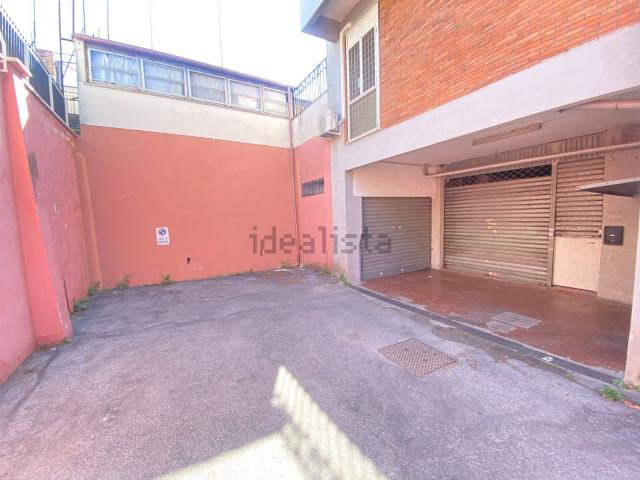 Locale in vendita di 323 m² in Via dei Baglioni, 15