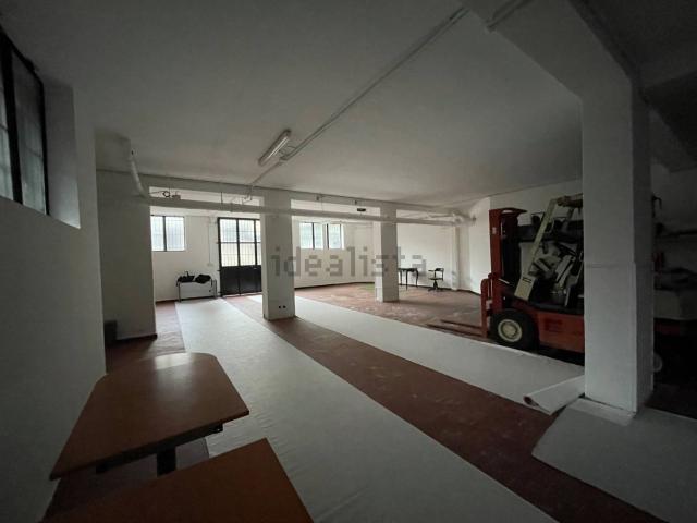 Locale in vendita di 323 m² in Via Palmanova, 213