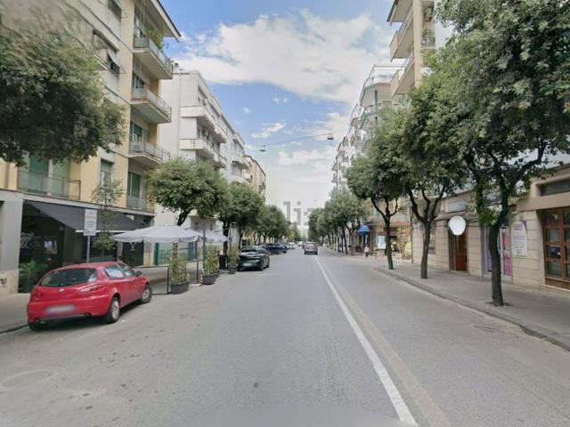 Locale in vendita di 324 m² in Via Riccardo Misasi, 80