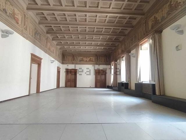 Locale in vendita di 324 m² in Corso d&apos Augusto, 158