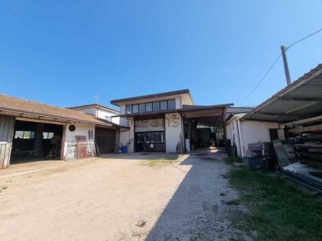 Locale in vendita di 325 m²