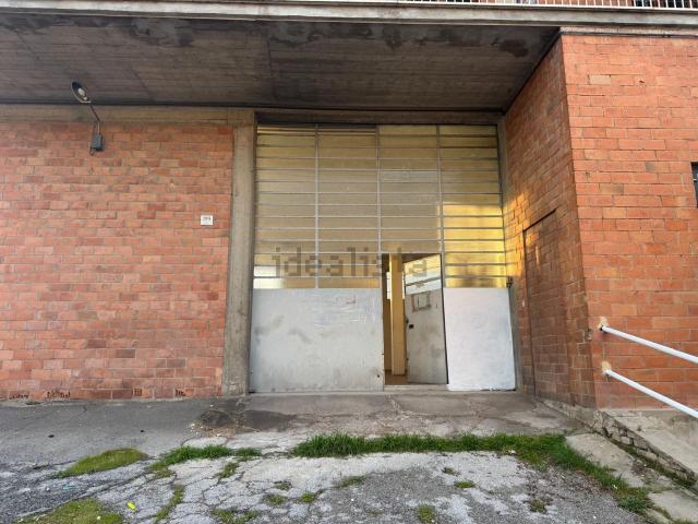 Locale in vendita di 325 m² in Via Settevalli, 213