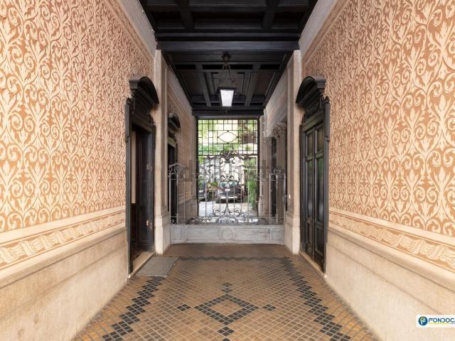 Locale in vendita di 326 m² in Via Lazzaretto
