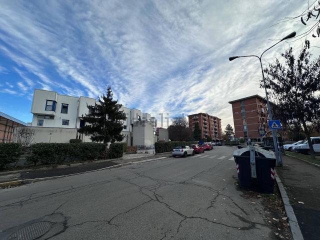 Locale in vendita di 327 m² in Piazza Nicola Basile
