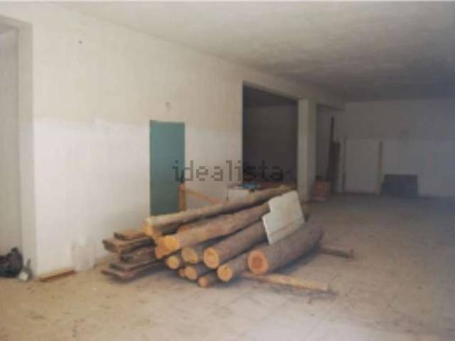 Locale in vendita di 328 m² in Via Amerigo Conti