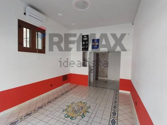 Locale in vendita di 32 m² in Lungomare Cristoforo Colombo, 85