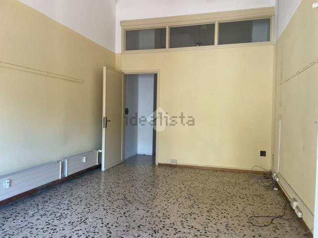 Locale in vendita di 32 m² in Piazza Dante Alighieri, 7008