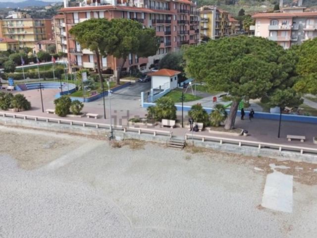 Locale in vendita di 32 m² in Via Aurelia, 178