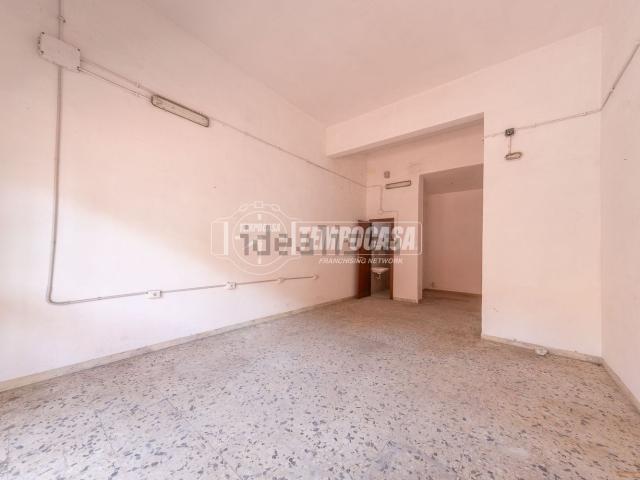 Locale in vendita di 32 m² in Via dei Quintili, 54
