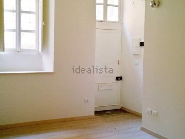 Locale in vendita di 32 m² in Via del Pino