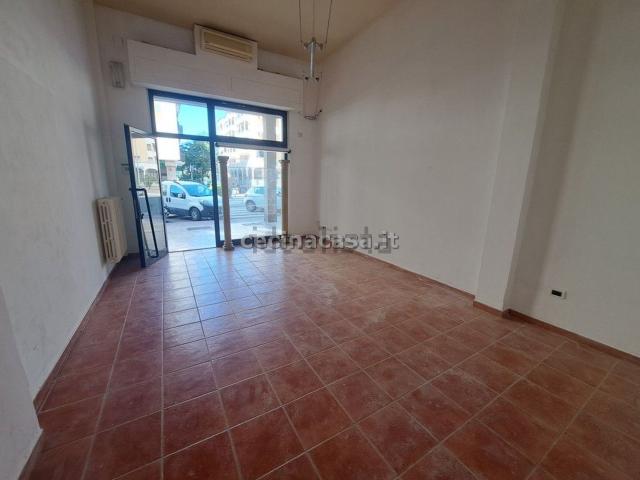 Locale in vendita di 32 m² in Via Don Minzoni