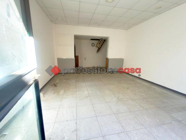 Locale in vendita di 32 m² in Via Etna, 44