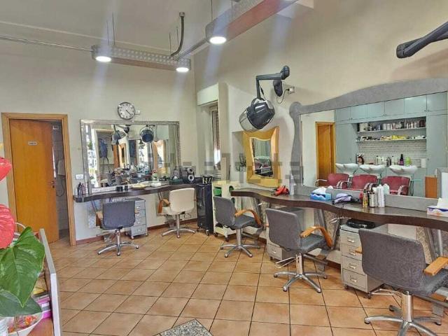 Locale in vendita di 32 m² in Via Giuseppe de Felice, 25