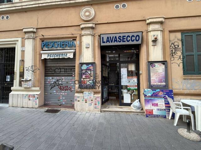 Locale in vendita di 32 m² in Via Rimini, 25