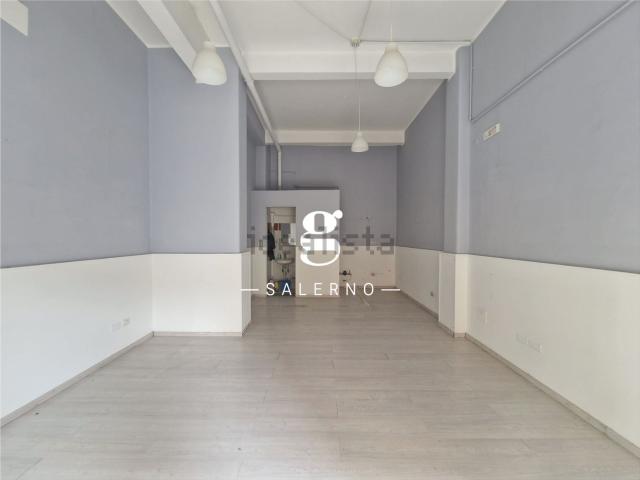 Locale in vendita di 32 m² in Via Salvatore Calenda