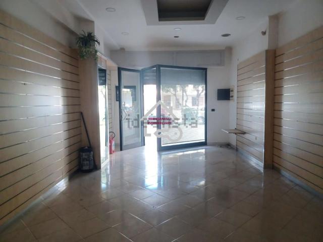 Locale in vendita di 32 m² in Via Salvo D&apos Acquisto, 9