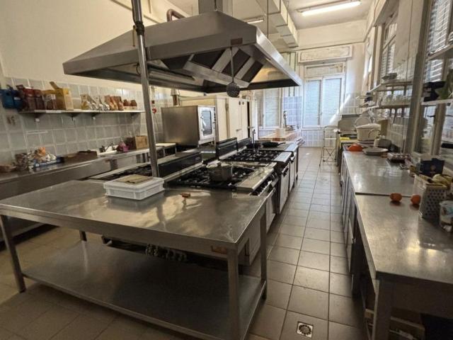 Locale in vendita di 3300 m² in Via La Spezia