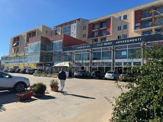Locale in vendita di 3300 m² in Viale Carlo III di Borbone, 156