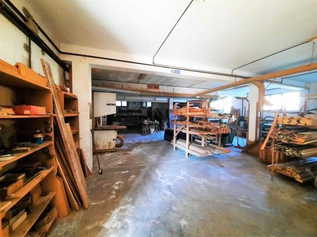 Locale in vendita di 330 m²