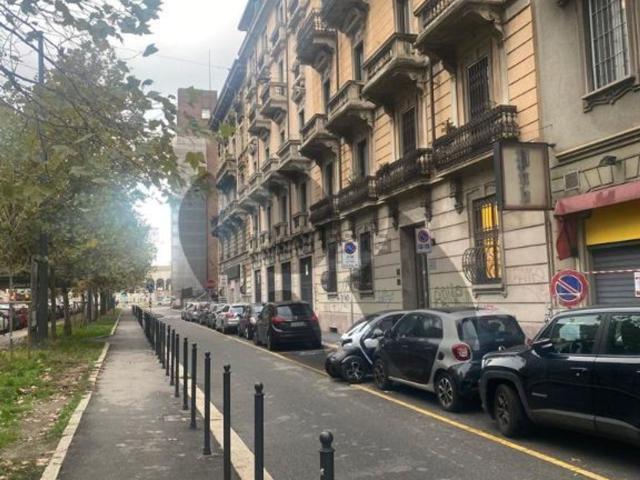 Locale in vendita di 330 m² in Via Ceresio