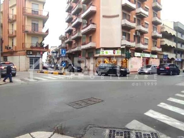 Locale in vendita di 330 m² in Via G. Mazzini, 2
