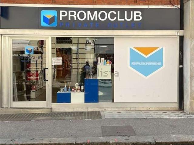 Locale in vendita di 330 m² in Via Giovanni Giolitti, 18