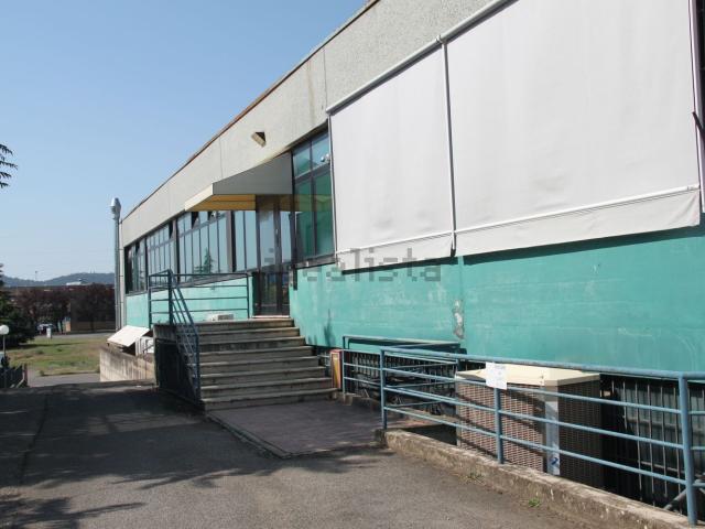 Locale in vendita di 330 m² in Via Fratelli Lumiere, 86