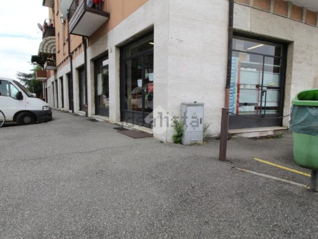 Locale in vendita di 330 m² in Via Villa Glori, 28