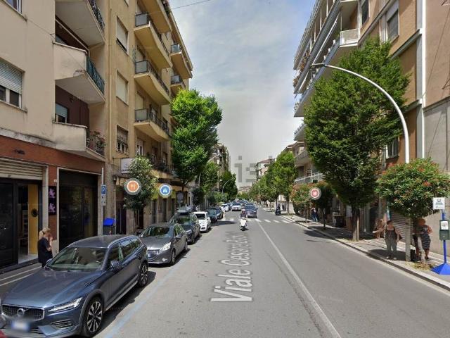 Locale in vendita di 330 m² in Viale Cesare Battisti