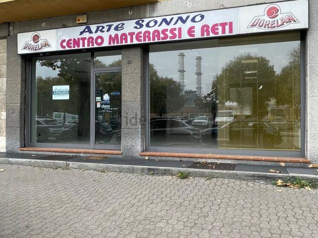 Locale in vendita di 330 m² in Viale Sant&apos Ambrogio