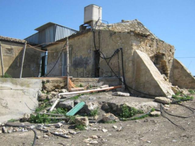 Locale in vendita di 3326 m² in Strada Vicinale Pietra Butera Granieri