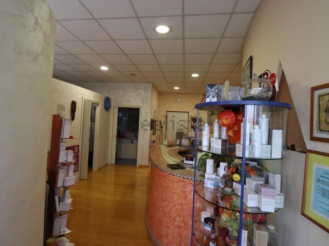 Locale in vendita di 333 m² in Via Como