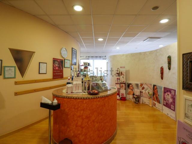 Locale in vendita di 333 m² in Via Como