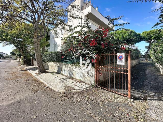 Locale in vendita di 333 m² in Via E. Fermi, 7
