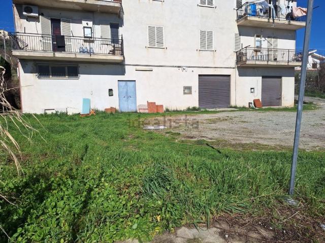 Locale in vendita di 334 m² in Via Giovanni Amendola