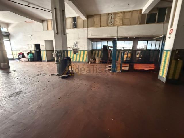 Locale in vendita di 337 m² in Via Madonna della Salute, 13