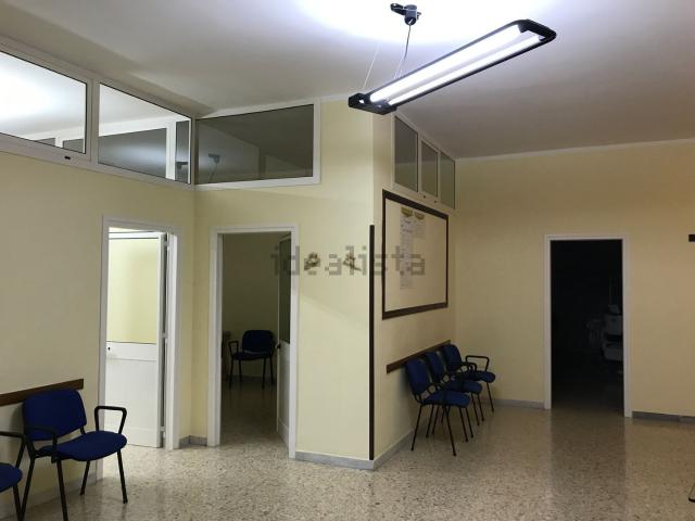Locale in vendita di 338 m² in Vico madre teresa di calcutta