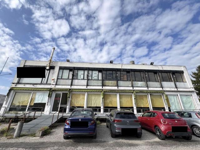 Locale in vendita di 339 m² in Via Marconi, 82