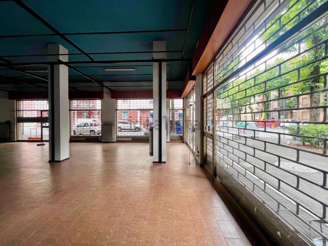 Locale in vendita di 339 m² in Via Rodolfo Boselli